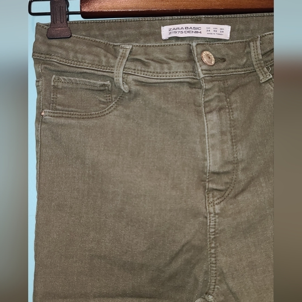 ZARA stretchy high waist jeans in olive green US 2 - Picture 2 of 8